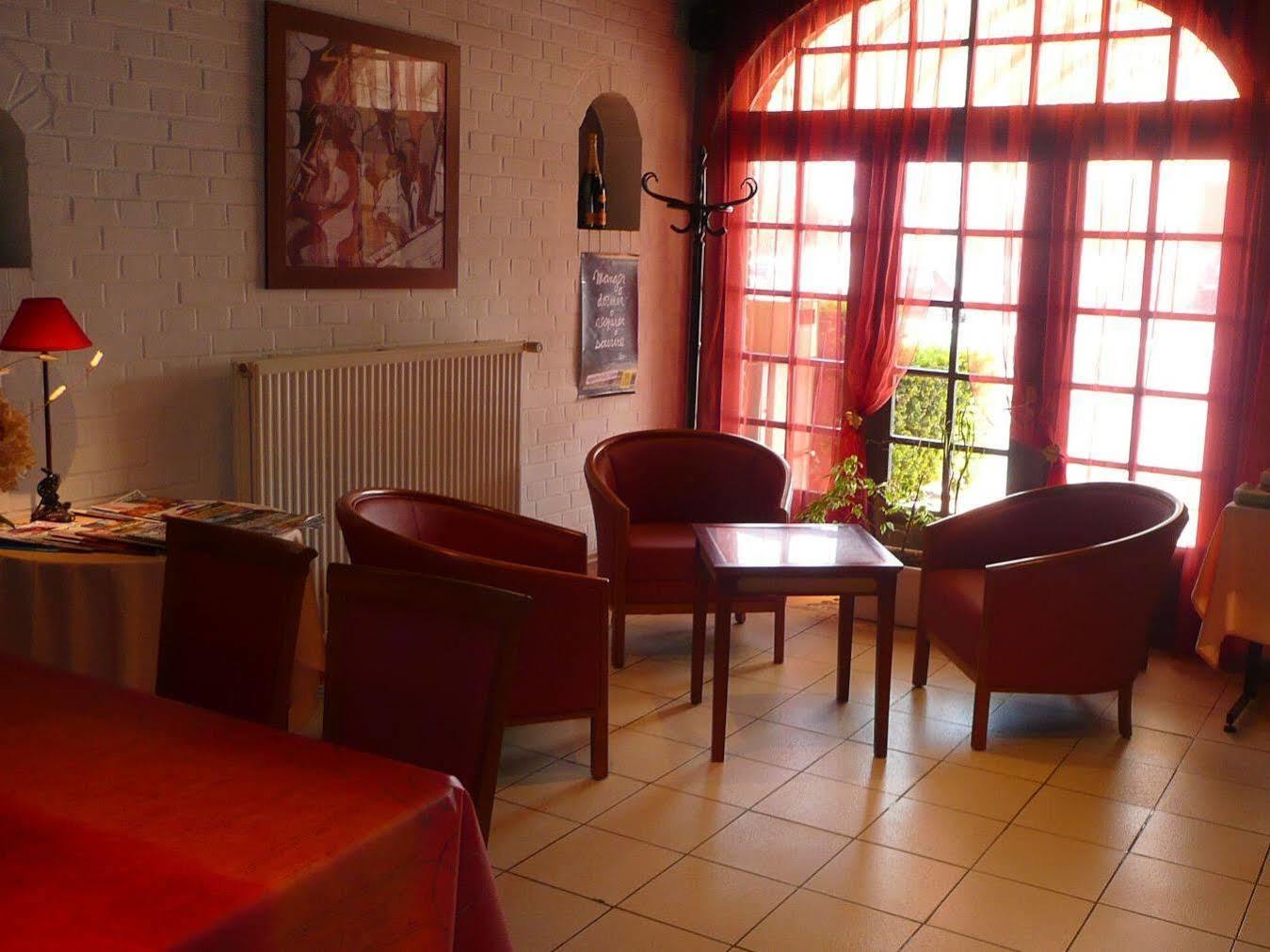 Logis Hotel - Les Paturelles Avesnelles Exterior foto